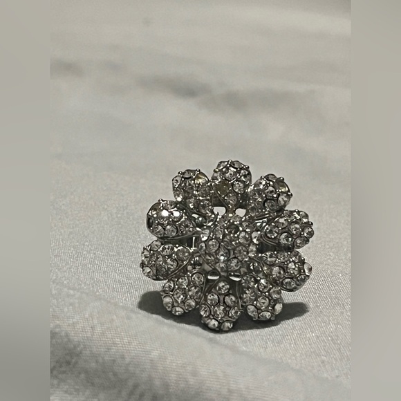 paparazzi Jewelry - Paparazzi Elegant Silver Floral Ring